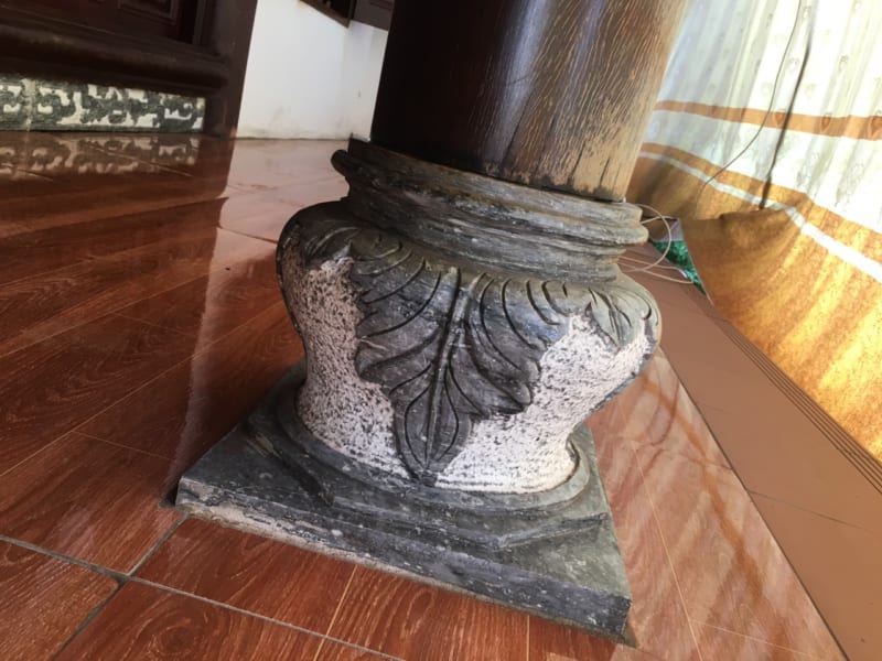 Tảng Kê Cột Đá